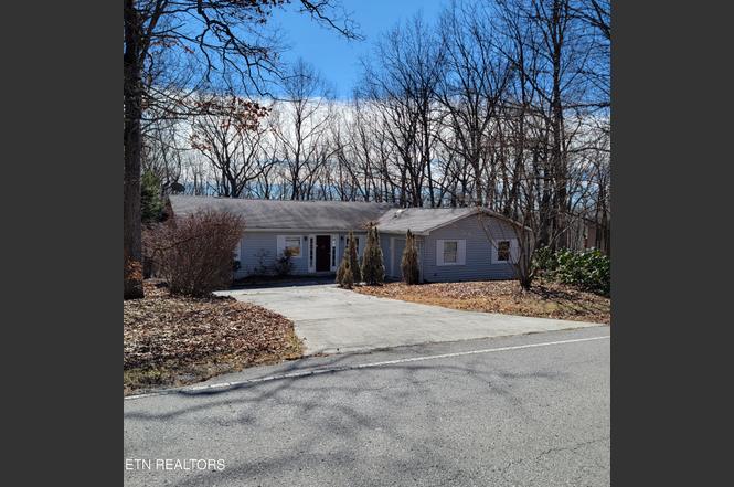 318 Lakeview Dr, Crossville, TN