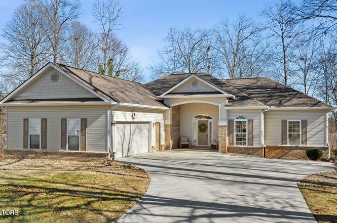 227 Saligugi Cir, Loudon, TN