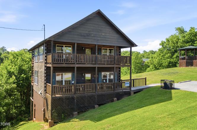 339 Oak Lake Dr, Sevierville, TN