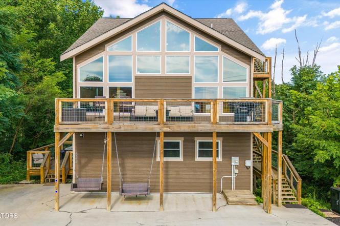622 Wiley Oakley Dr, Gatlinburg, TN