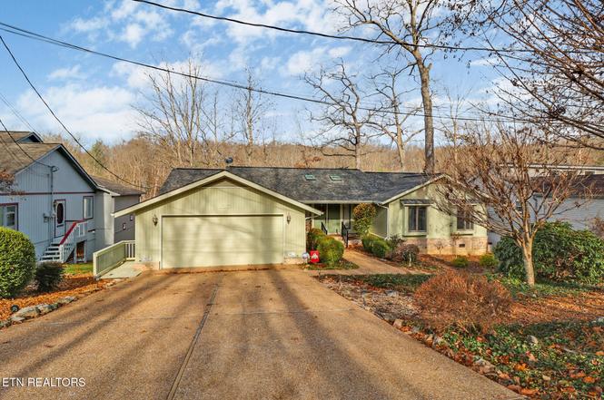 137 Shore Ln, Crossville, TN