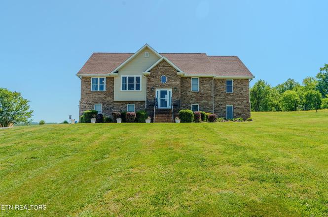 1463 River Run Cir, Sevierville, TN