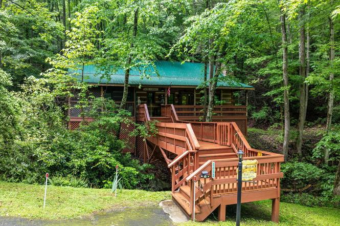 2653 Black Walnut Flats Rd, Sevierville, TN