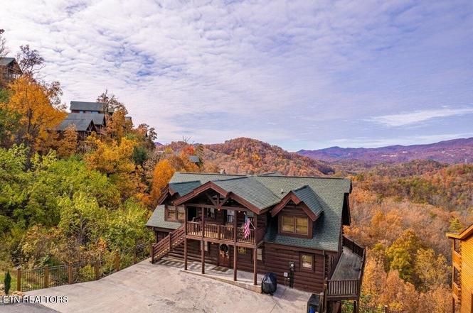 922 Black Bear Cub Way, Sevierville, TN