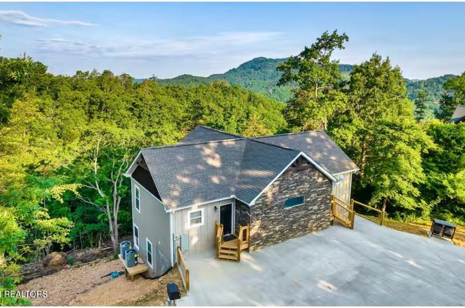 3325 Grouse Ridge Ln, Sevierville, TN