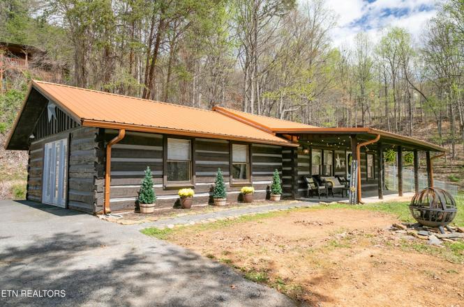 3650 Four Seasons Ln, Sevierville, TN