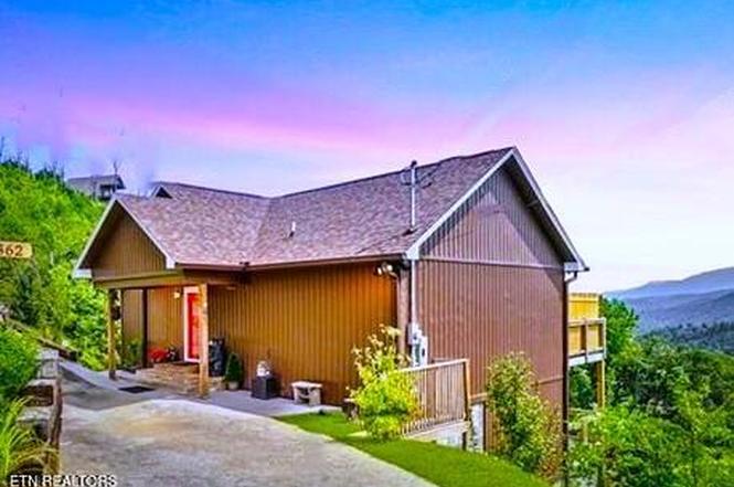 862 Sourwood Dr, Gatlinburg, TN