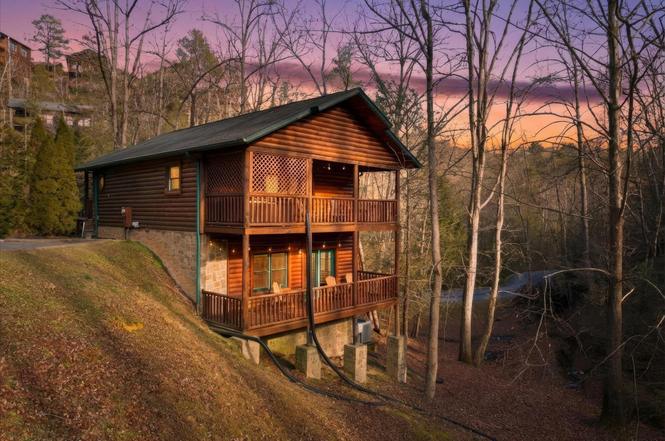 625 Gatlinburg Falls Way, Gatlinburg, TN