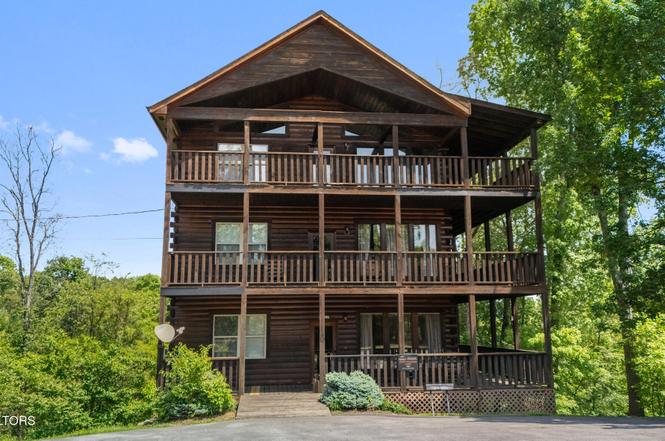 368 Oak Lake Dr, Sevierville, TN