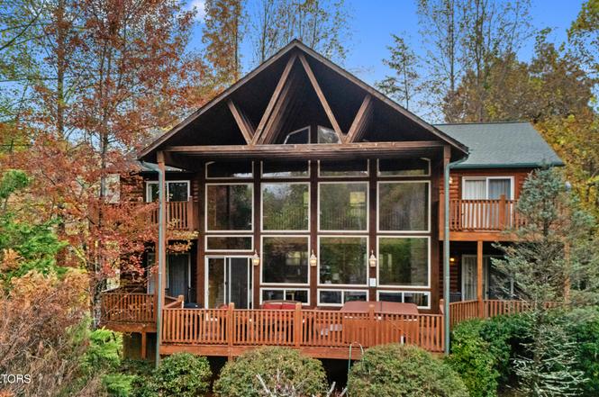 1716 Smoky Hills Dr, Gatlinburg, TN