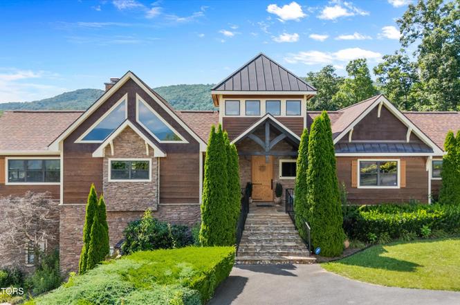 3034 Smoky Bluff Trl, Sevierville, TN