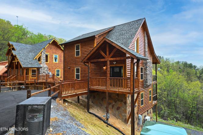 3307 Pine Peak Way, Sevierville, TN