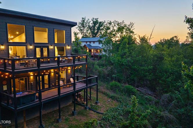 612 Sunset Ln, Gatlinburg, TN