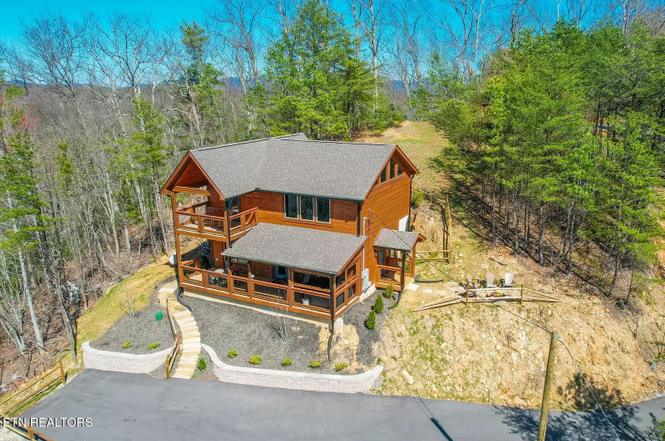 763 Ski View Ln, Sevierville, TN