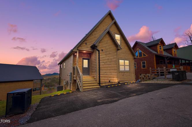 3321 Pine Peak Way, Sevierville, TN