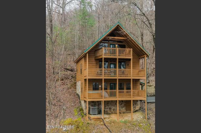 1739 W Sky View Dr, Sevierville, TN
