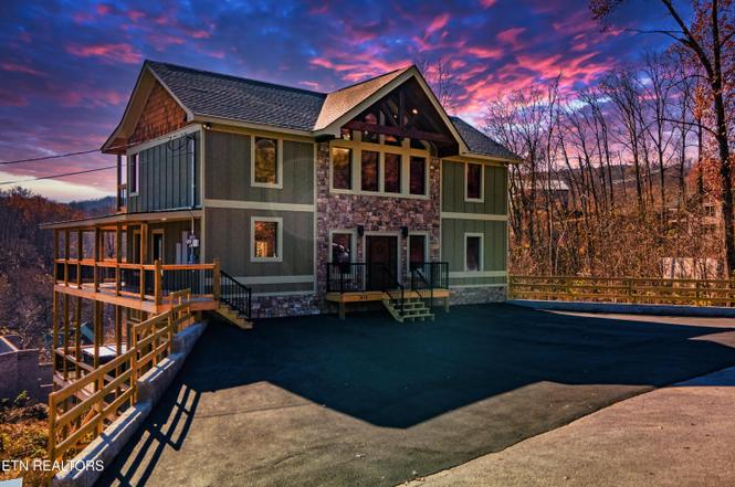 918 Elm Rd, Gatlinburg, TN