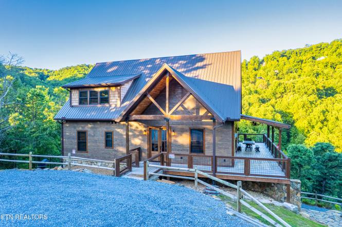 2446 Misty Shadows Dr, Sevierville, TN