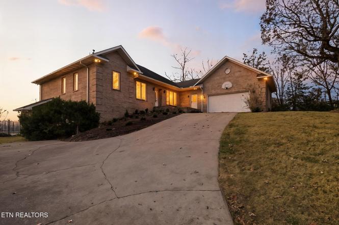 310 Teague Ln, Sevierville, TN