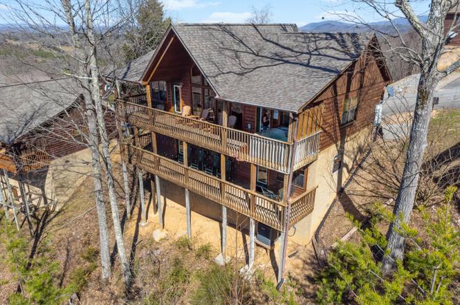 1550 Bears Den Way, Sevierville, TN