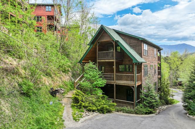 714 Mountain Stream Way, Gatlinburg, TN