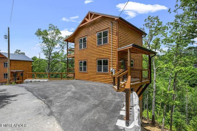 1868 Blue Tick Way, Sevierville, TN