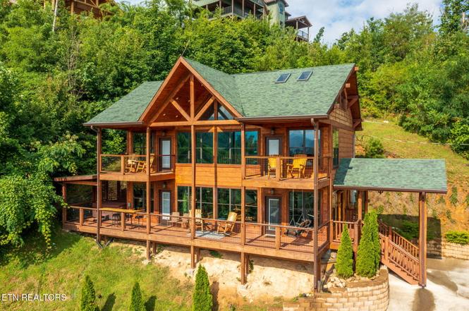 520 Edgewood Dr, Gatlinburg, TN