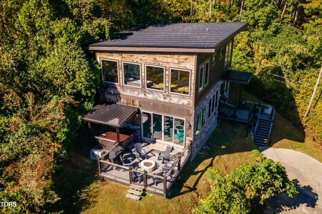 869 Chestnut Dr, Gatlinburg, TN