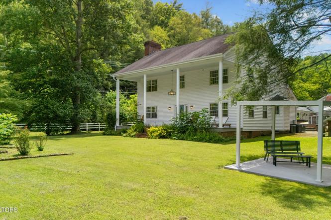 1139 Glades Rd, Gatlinburg, TN