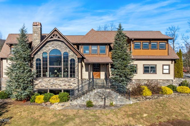 3050 Summit Trails Dr, Sevierville, TN