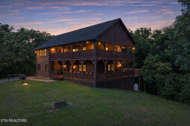 2039 Oakmont Dr, Sevierville, TN