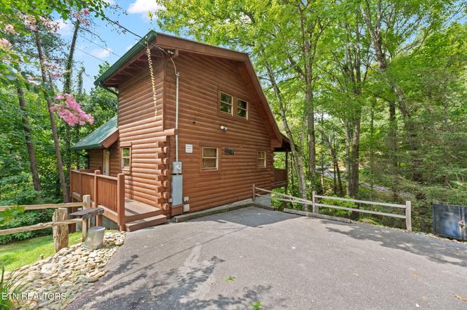 1324 Ski View Ln, Sevierville, TN