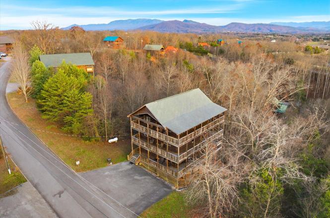 2022 Oakmont Dr Dr, Sevierville, TN