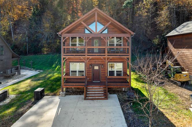 3131 Cherokee Valley Dr, Pigeon Forge, TN