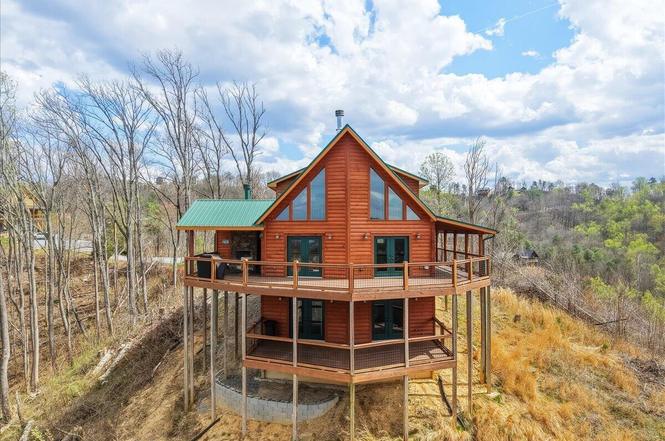 2266 Lone Ridge Dr, Sevierville, TN