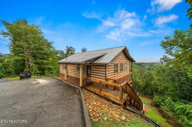 2037 Mccarter Dr, Sevierville, TN