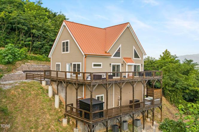 647 Kristis Pl, Gatlinburg, TN