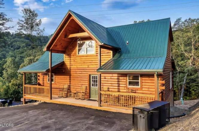 848 String Run Way, Pigeon Forge, TN
