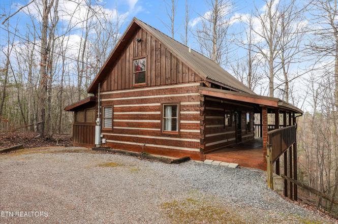 1128 Oak Ct, Gatlinburg, TN