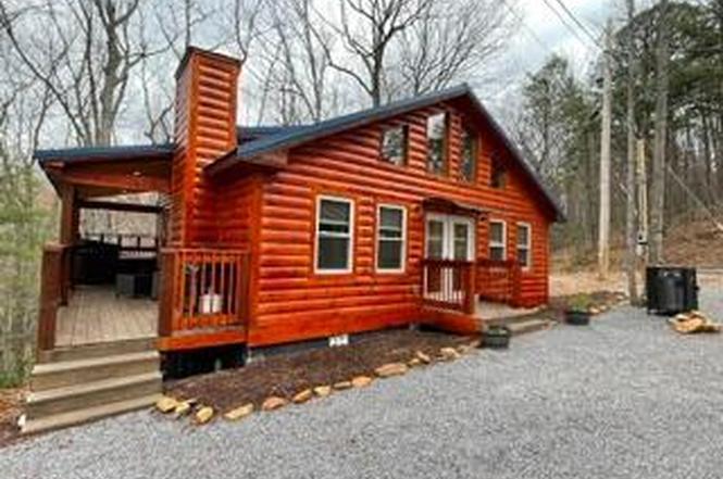 1304 N Oak Ct, Sevierville, TN