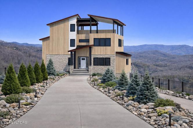 2860 Red Sky Dr, Sevierville, TN