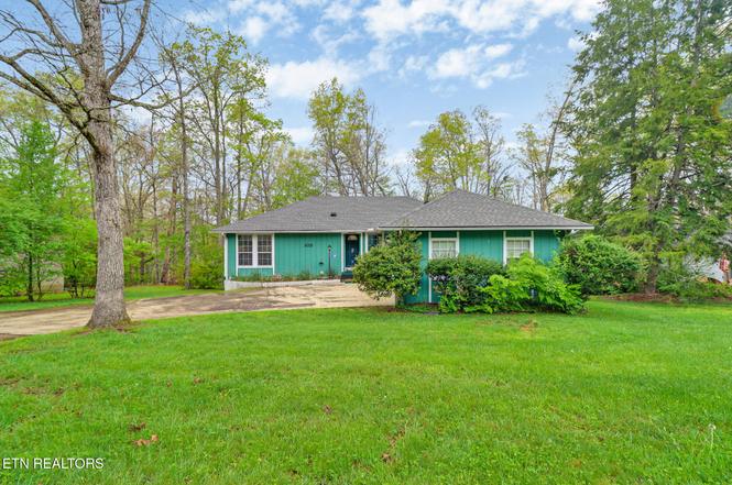 105 Lakeshire Dr, Crossville, TN