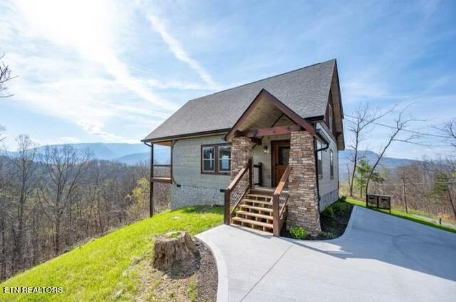 719 Upper Windsor Way, Gatlinburg, TN