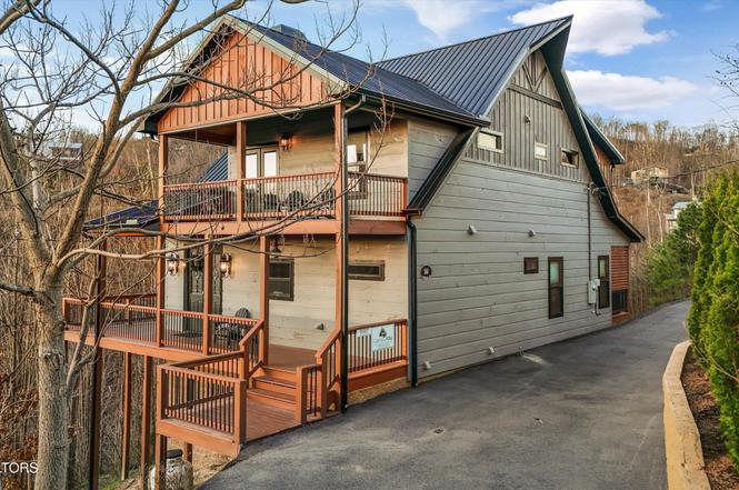 561 Edgewood Dr, Gatlinburg, TN