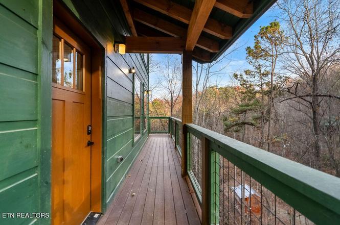 1857 Beach Front Dr, Sevierville, TN
