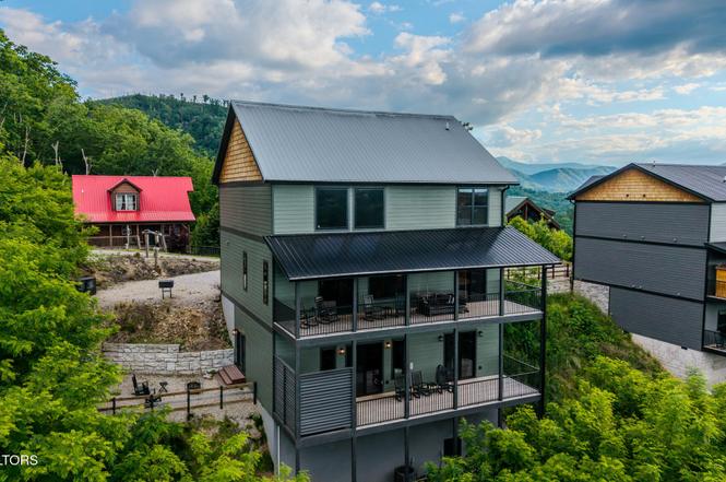 704 Topside Rd, Gatlinburg, TN