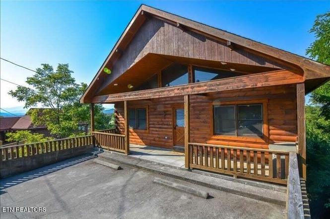 2044 Oakmont Dr, Sevierville, TN