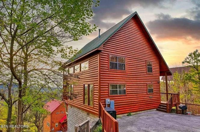 2313 Fox Berry Way, Sevierville, TN