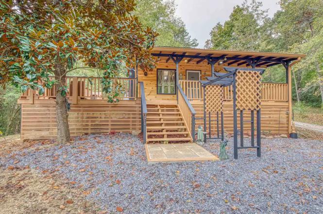 2611 C P Howard Dr, Sevierville, TN