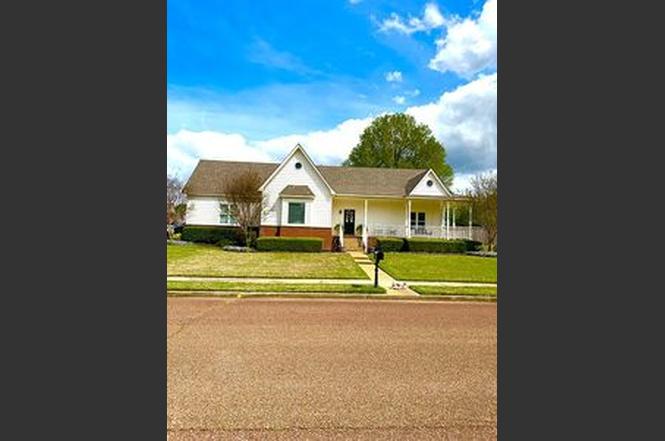 870 Ten Oaks Dr, Collierville, TN